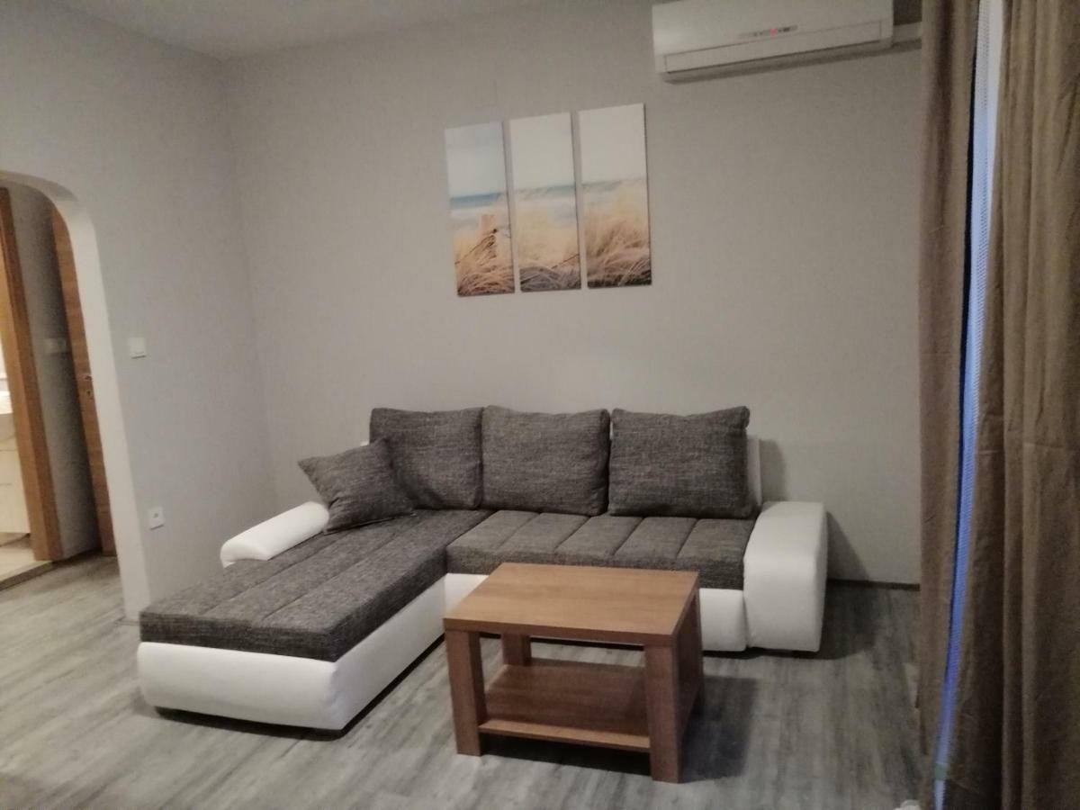 Apartmani Simon Лопар Екстер'єр фото